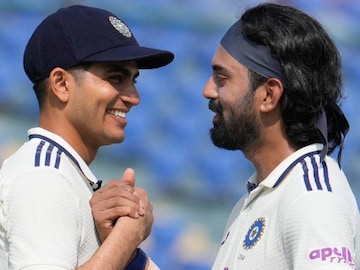 ഇന്ത്യൻ വിജയം ആഘോഷിക്കുന്ന ക്യാപ്റ്റൻ ഗില്ലും രാഹുലും (AP Photo)